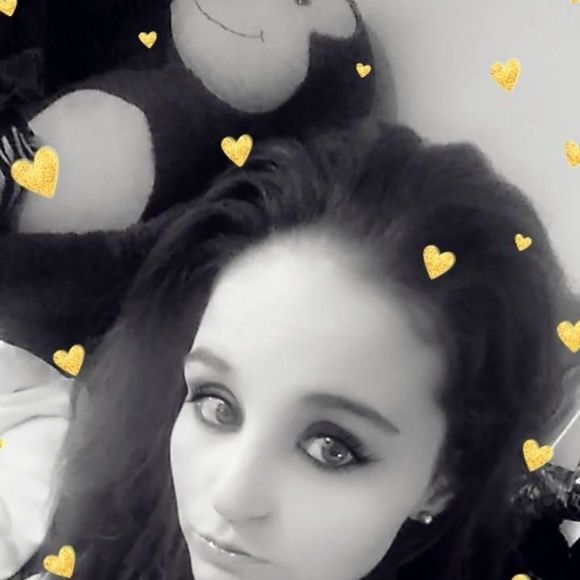 Profile Picture of Shelly Matthews (@hissavagebabe18) on Poshmark