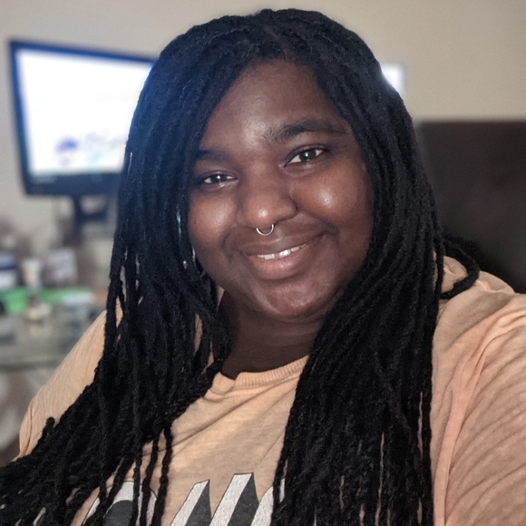 Profile Picture of Maria Shields (@meven213) on Poshmark