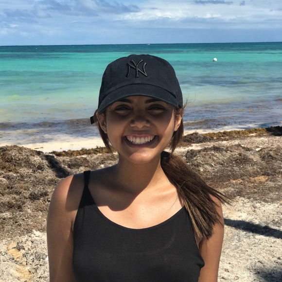 Profile Picture of Andilys Andino (@andilys) on Poshmark