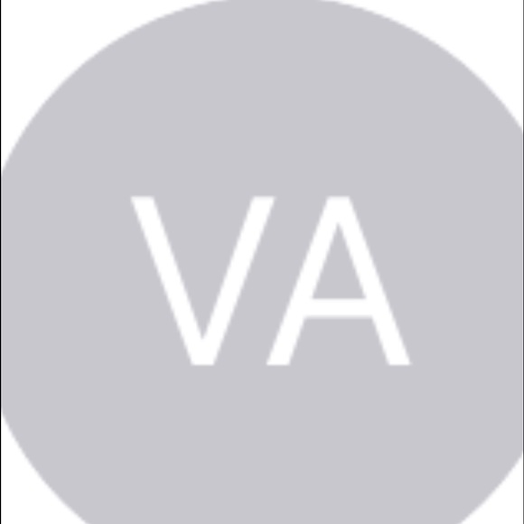 Profile Picture of Vanessa Amodemo (@vamodemo) on Poshmark