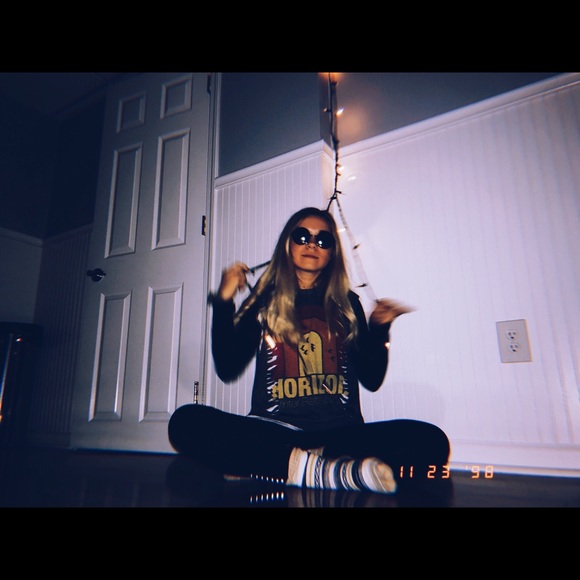 Profile Picture of Corrine Kuznik (@nicolekznk) on Poshmark