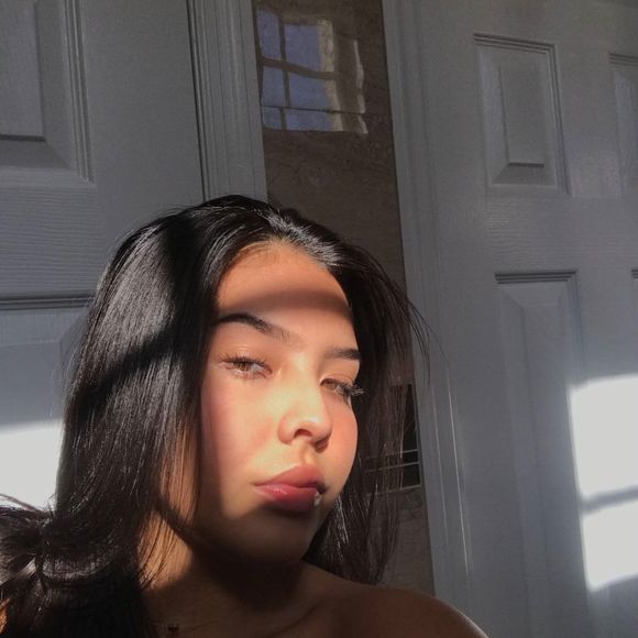 Profile Picture of Nicolle Valentina (@nvalentina) on Poshmark