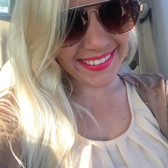 Profile Picture of Katie Mazierski (@supkatiemaz) on Poshmark