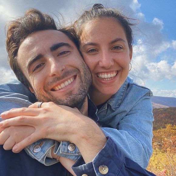 Profile Picture of Leah Saltzer (@leahsaltzer) on Poshmark