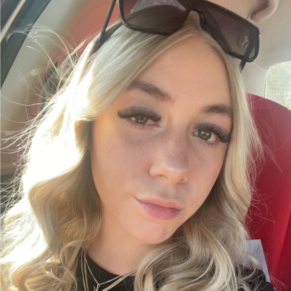 Profile Picture of Caitlen Clatworthy (@caitlenclaty) on Poshmark