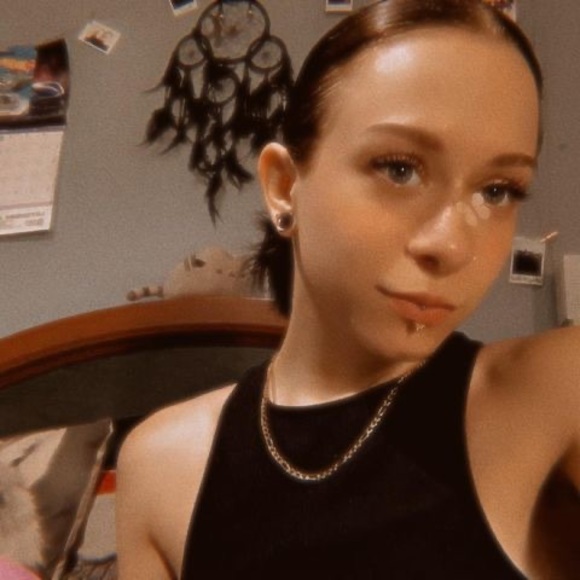 Profile Picture of Kim Gilbert-blais (@zeldao54732) on Poshmark