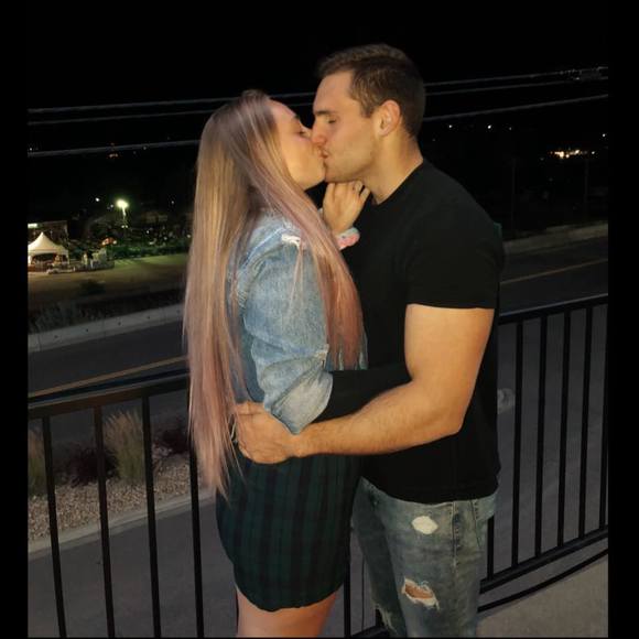 Profile Picture of Ashley Gottfredsen (@ashbgotty) on Poshmark