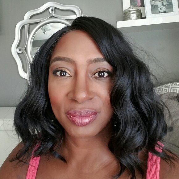 Profile Picture of Cozetta Carlton (@crwilson_carlt) on Poshmark