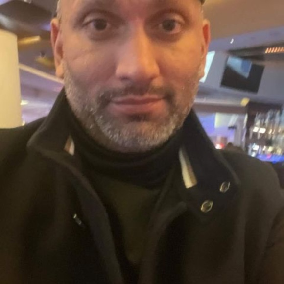 Profile Picture of Darshan Singh (@darshn22) on Poshmark