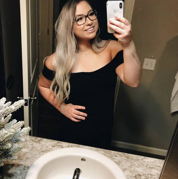 Profile Picture of Brittany Kitzinger (@brittscutie7) on Poshmark