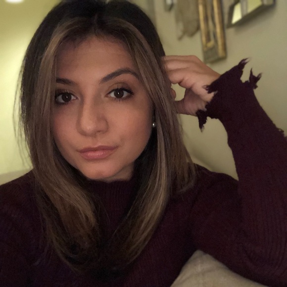 Alexis Eliopoulos - Poshmark Profile Picture of Alexis Eliopoulos (@alexisel21) on Poshmark