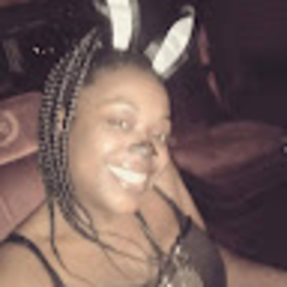 Profile Picture of Joanna Foster (@jococo40) on Poshmark