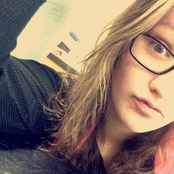 Profile Picture of Gillian Grieve (@rileyrocks765) on Poshmark