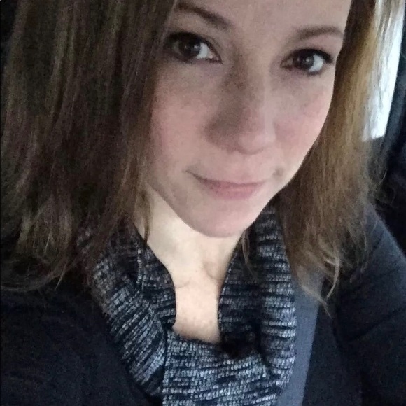 Profile Picture of Jennifer Jenny jen (@jrs081695) on Poshmark