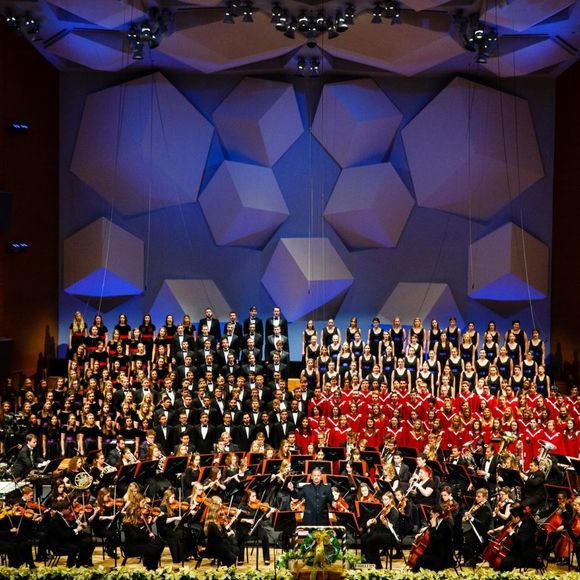 Profile Picture of Mandy Hudson (@ihearthudson8) on Poshmark