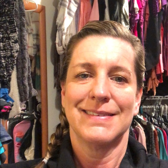 Profile Picture of Allison Tester (@alitest) on Poshmark