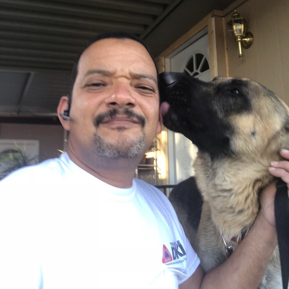 Ernesto Sosa - Poshmark Profile Picture of Ernesto Sosa (@amorsinfrontera) on Poshmark