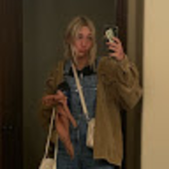 Profile Picture of Kennedy Cooper (@kennedycoope709) on Poshmark