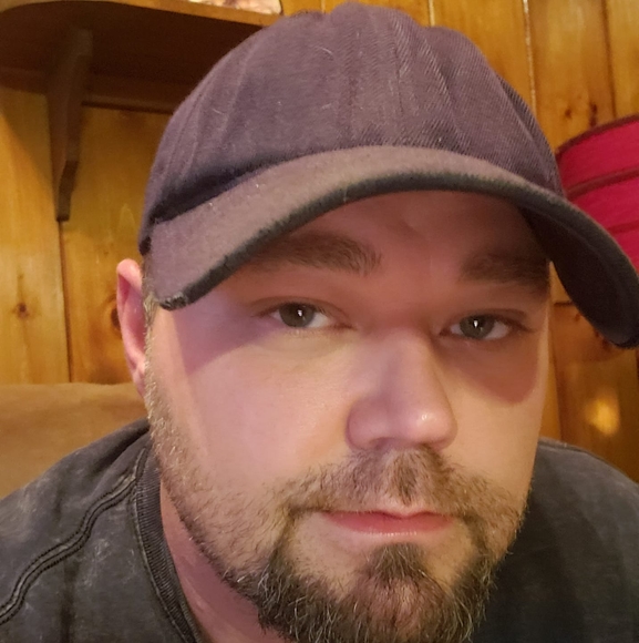 Profile Picture of Jonathan Gentry (@jonathangentry) on Poshmark