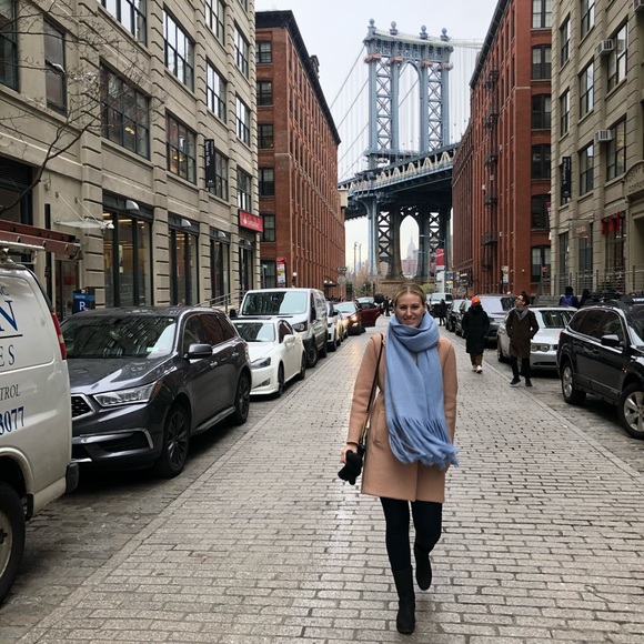 Profile Picture of Claire Drevs (@claire_drevs) on Poshmark