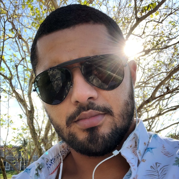 Profile Picture of Josejose Cambar (@cambarjose) on Poshmark