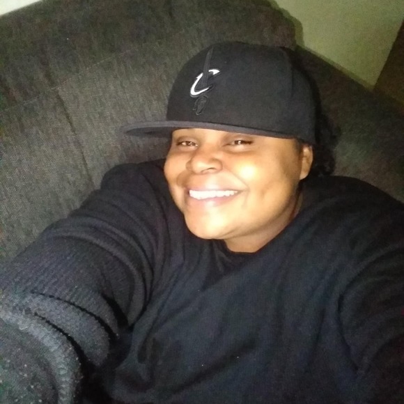 Profile Picture of Kim Fryerson (@kimkaye81) on Poshmark