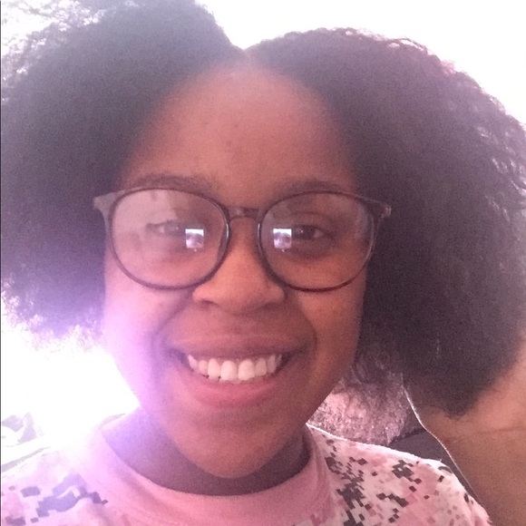 Profile Picture of Giana Ellerbe (@gellerbe28) on Poshmark