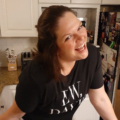 Profile Picture of Shannon Gotta (@BeeRadMomma) on Twitter