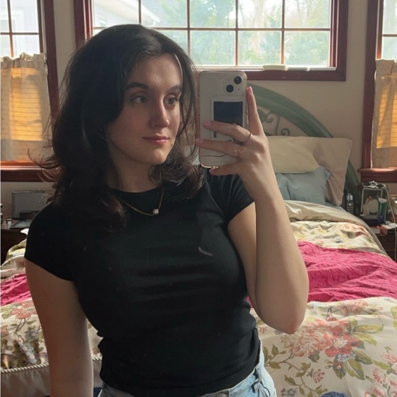 Profile Picture of Emma Tupone (@emtup) on Poshmark