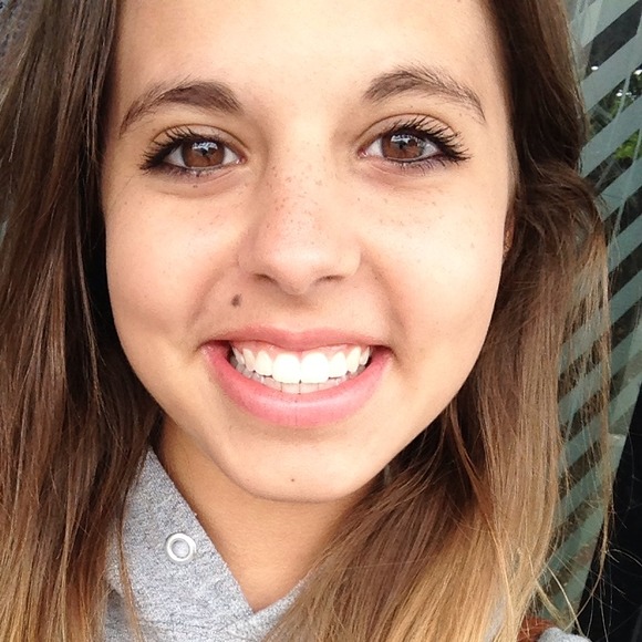 Profile Picture of Danielle Elbaz (@danielleelbaz) on Poshmark