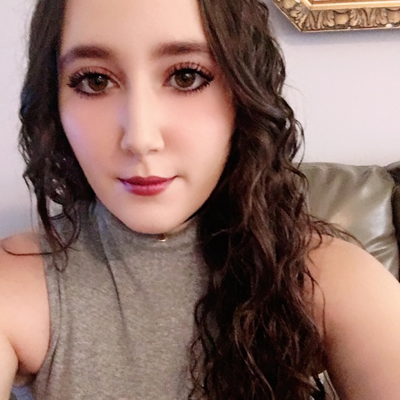 Profile Picture of Nadia Al-momory (@nalmomor) on Poshmark