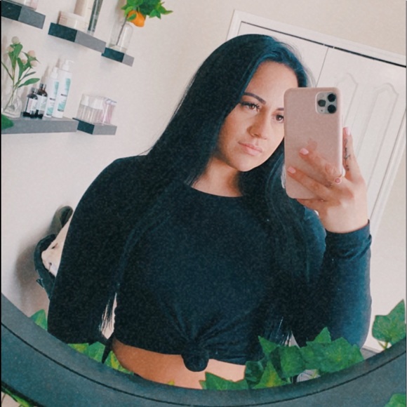 Profile Picture of Danielle Ramos (@dulevich) on Poshmark
