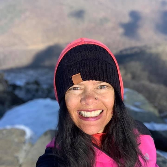 Profile Picture of Erin Eichenauer (@jandeeichenauer) on Poshmark