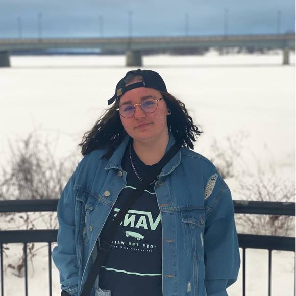 Profile Picture of Marianne Plouffe (@marianneplouffe) on Poshmark