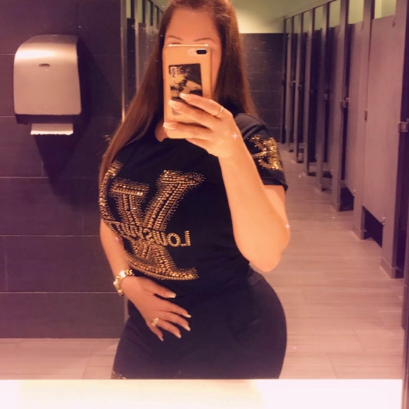 Profile Picture of Carla Steele (@carlamelina) on Poshmark