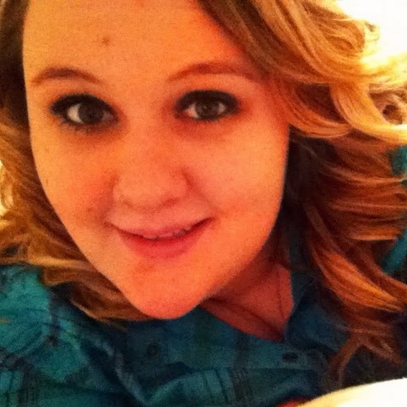 Profile Picture of Kali Thomas (@kalicockrell91) on Poshmark