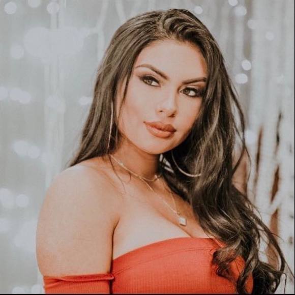 Profile Picture of Naomi Pichardo (@naomipichardo9) on Poshmark