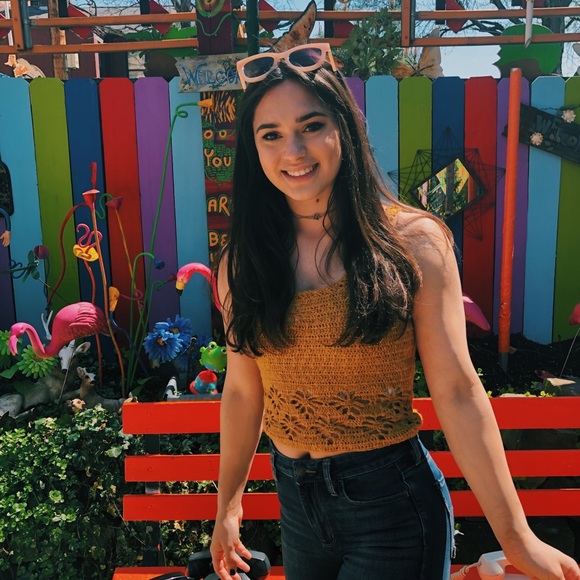 Profile Picture of Demi Kondos (@demikondos) on Poshmark