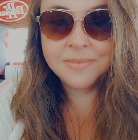 Profile Picture of Sharon Peoples (@burquez731) on Poshmark
