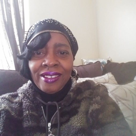 Profile Picture of Gail Link (@donese1955) on Poshmark