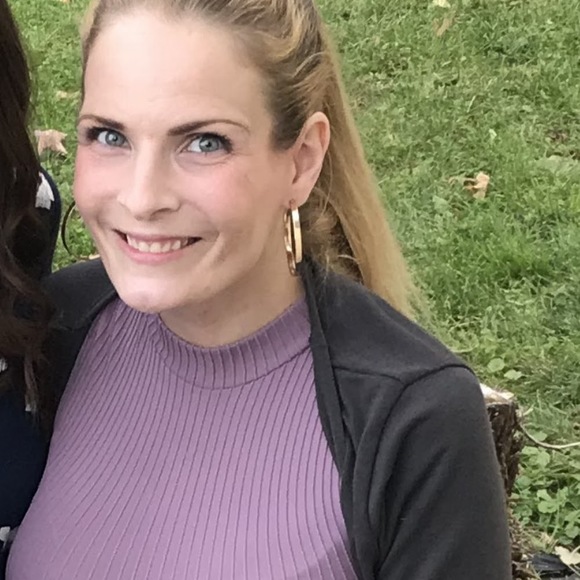 Profile Picture of Avery Jo (@averyjo665) on Poshmark