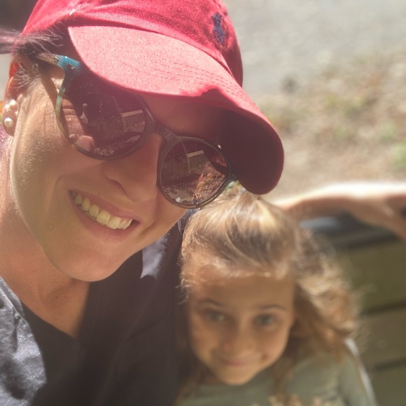 Profile Picture of Rebecca Wright (@becky_loo18) on Poshmark