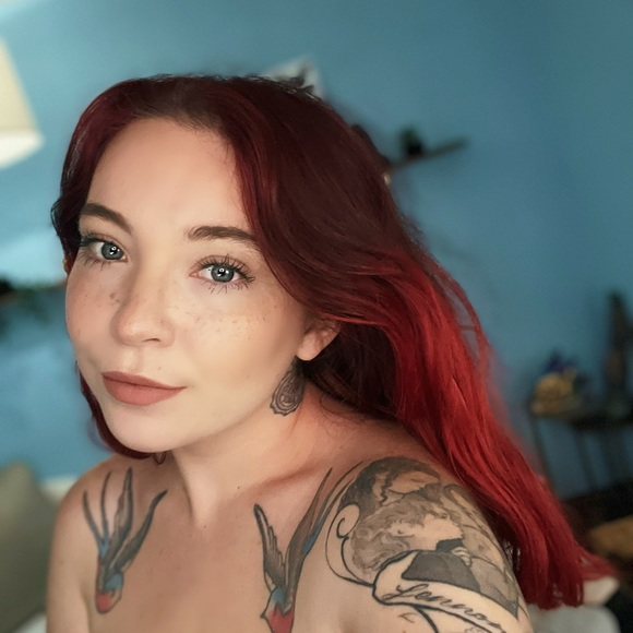 Profile Picture of Rylee Hecker (@ryleequinxxx) on Poshmark