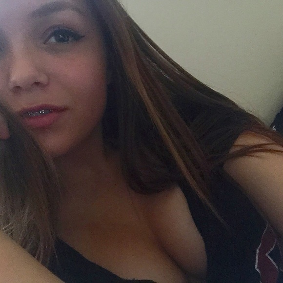 Profile Picture of Alex Lemos (@a_lemoss) on Poshmark