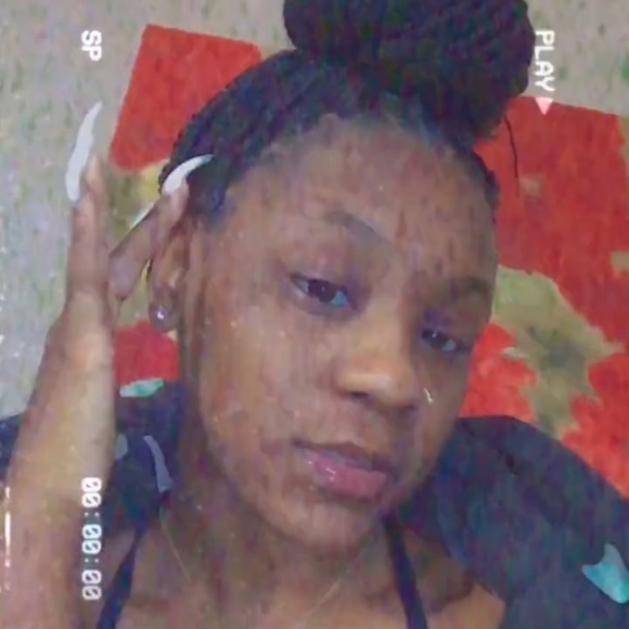 Profile Picture of Kyleigh Jones (@kyjine) on Poshmark