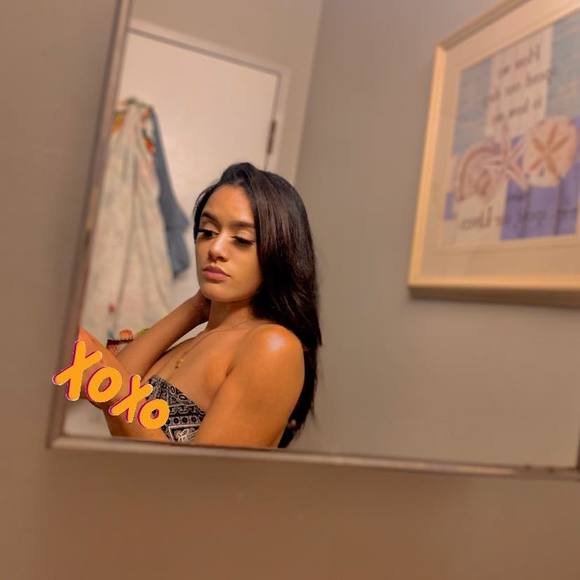 Profile Picture of Lorena Mota (@lor3namota) on Poshmark
