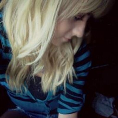 Profile Picture of Amanda Woll (@ohfuhQitsamanda) on Twitter