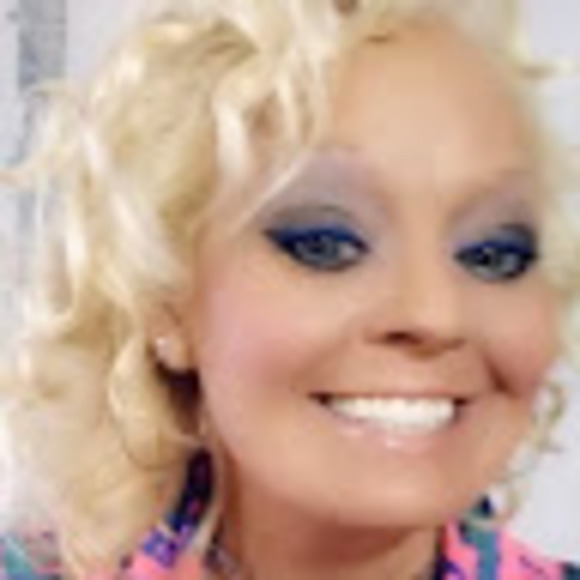 Profile Picture of Lisalisa Grannell (@lisalisag9) on Poshmark