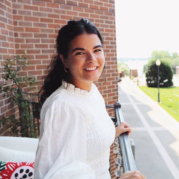 Profile Picture of Lora Chalich (@lorachalich) on Poshmark