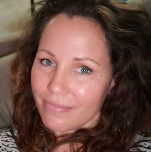 Melanie Fiffick - Poshmark Profile Picture of Melanie Fiffick (@melaniefiffick) on Poshmark